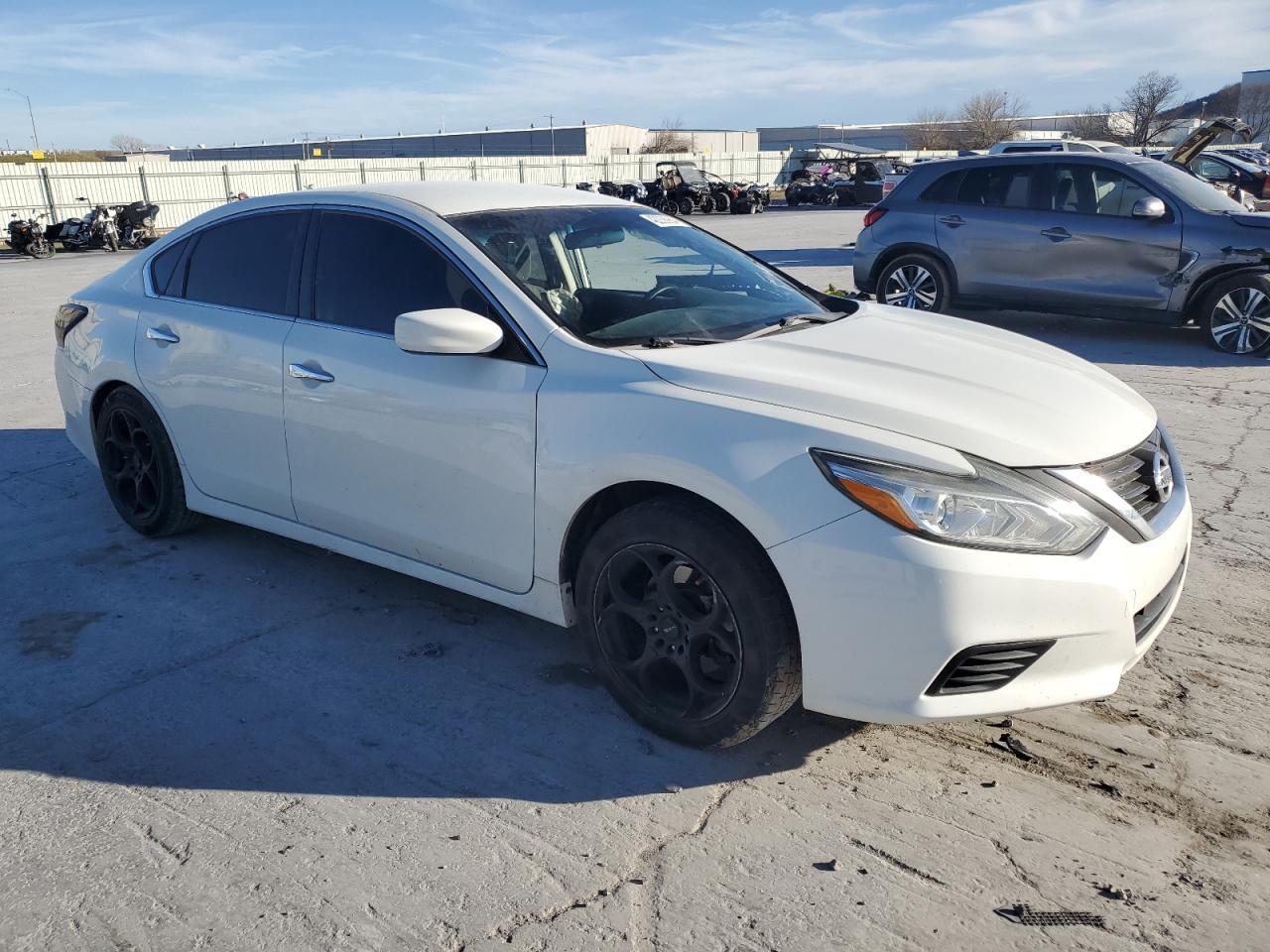 2017 NISSAN ALTIMA 2.5 - Фото 4
