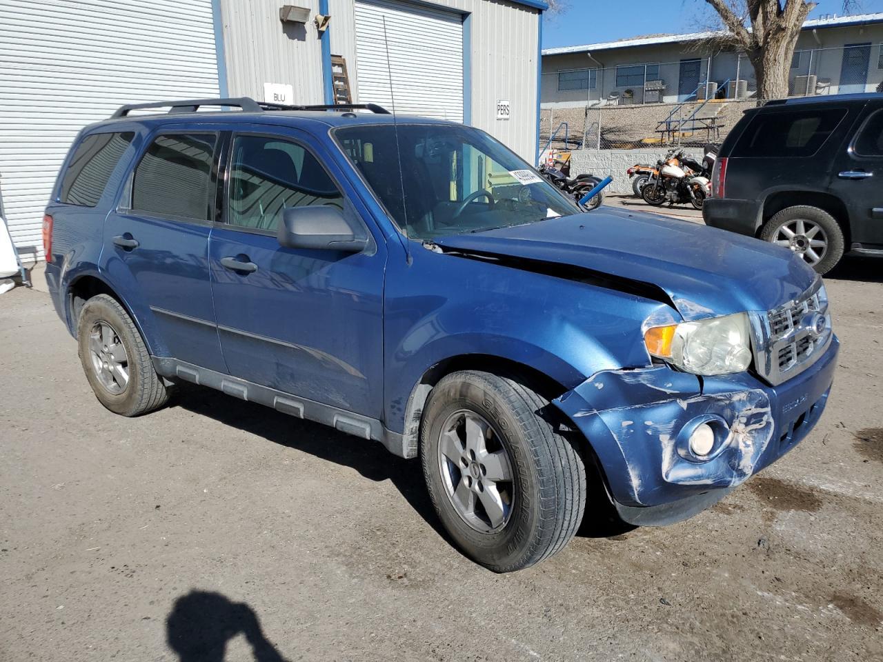 2010 FORD ESCAPE XLT - Image 4