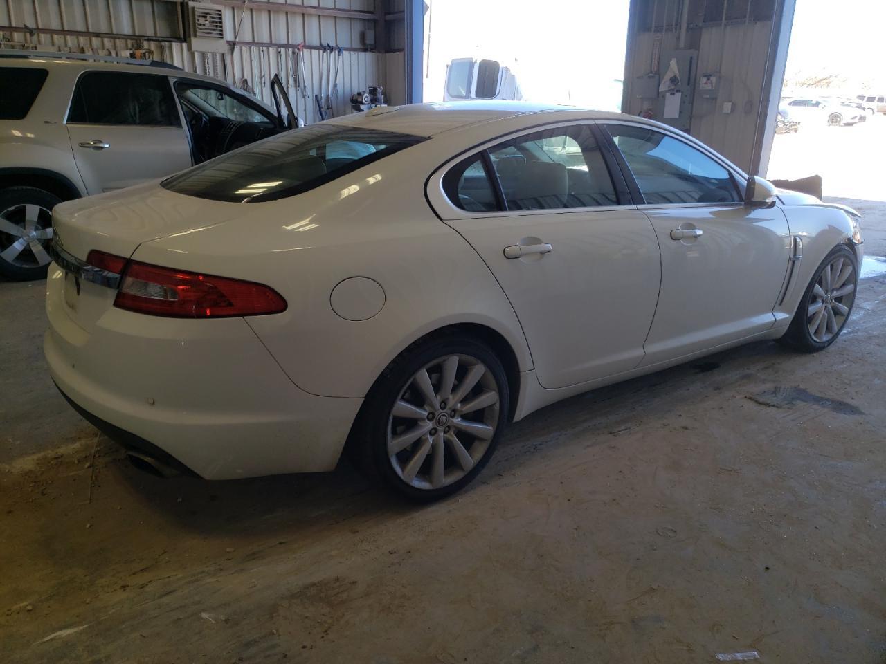 2011 JAGUAR XF - Image 3