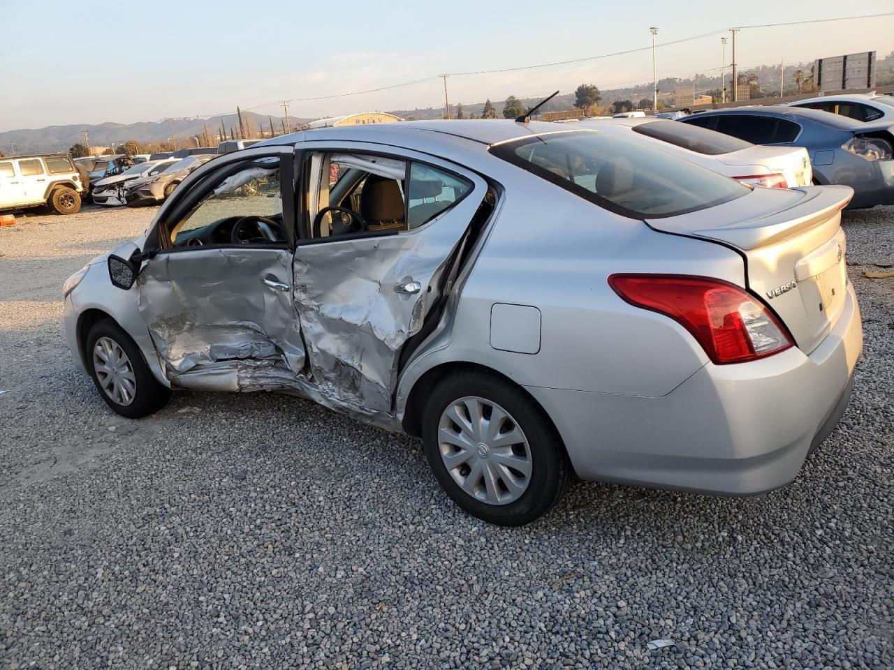 2016 NISSAN VERSA S - Фото 2