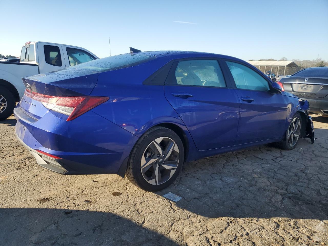 2023 HYUNDAI ELANTRA SE - Фото 3