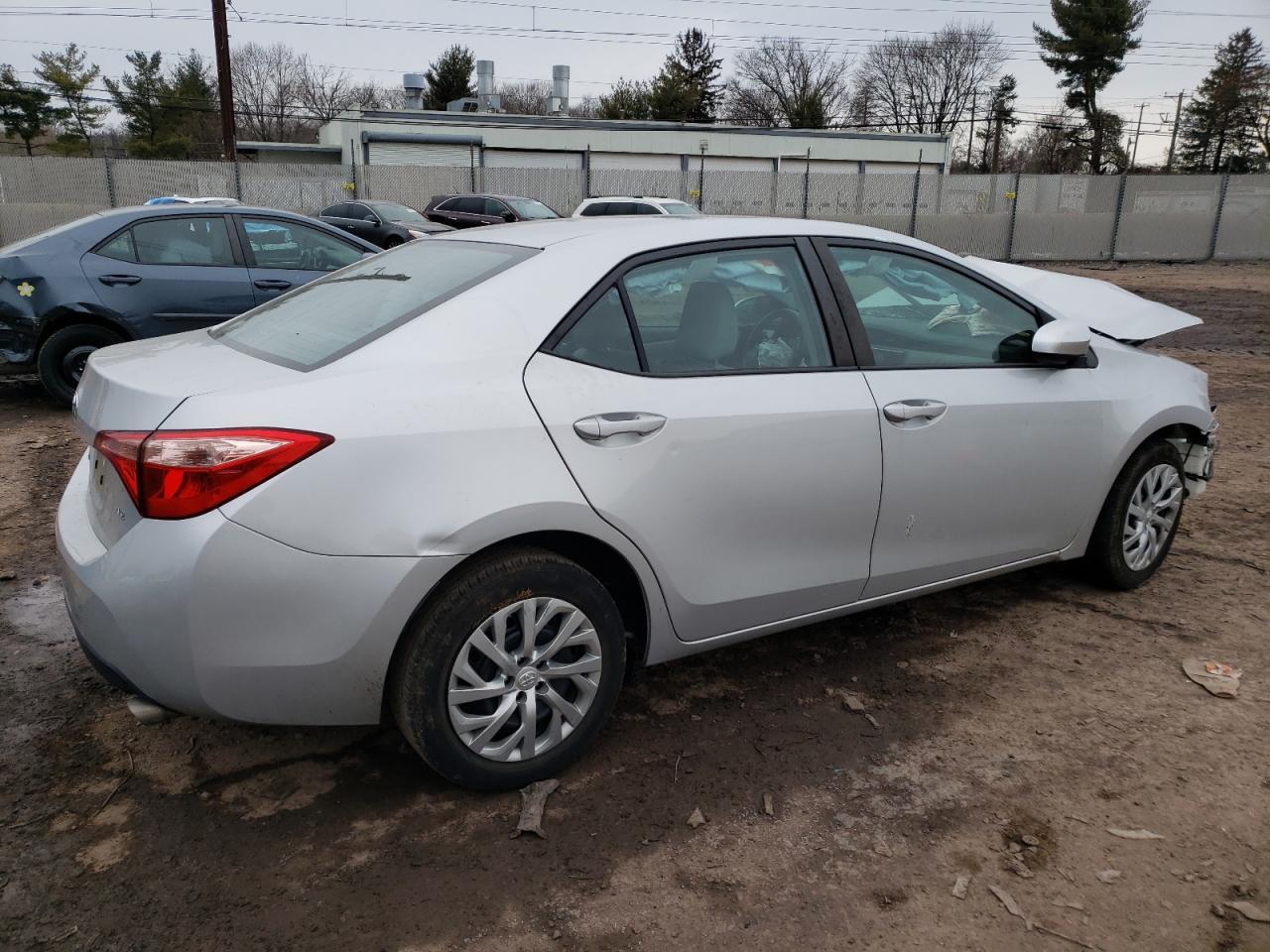 2019 TOYOTA COROLLA L - Фото 3