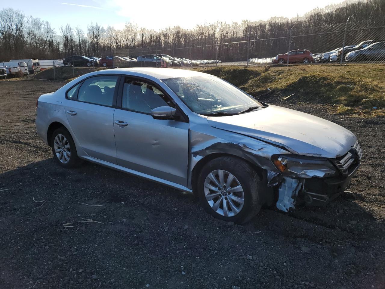 2015 VOLKSWAGEN PASSAT S - Фото 4
