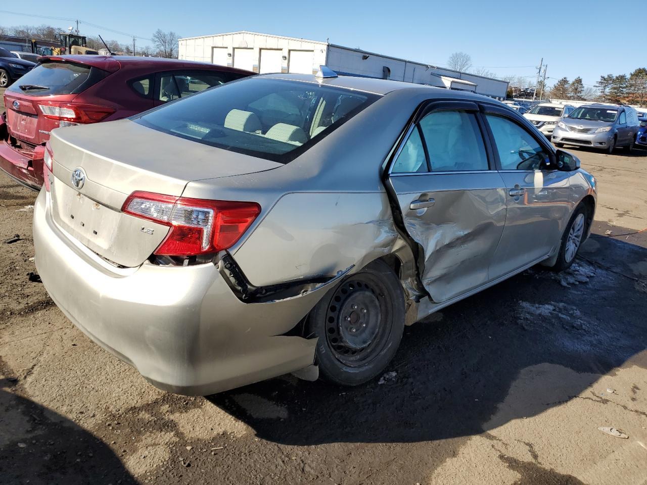 2014 TOYOTA CAMRY L - Фото 3