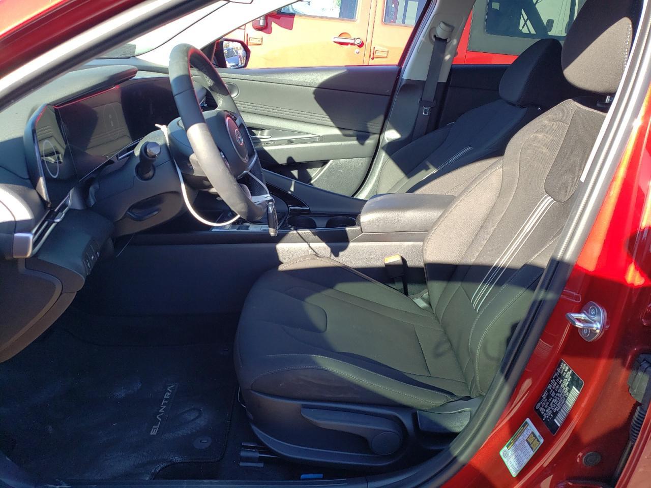 2023 HYUNDAI ELANTRA SE - Фото 7