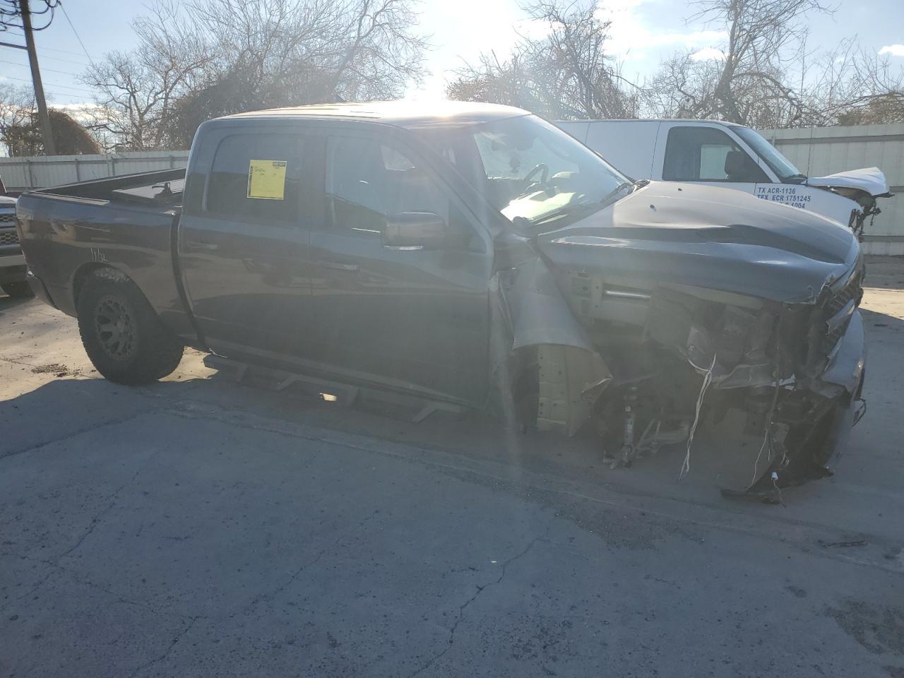 2017 RAM 1500 SPORT - Фото 4