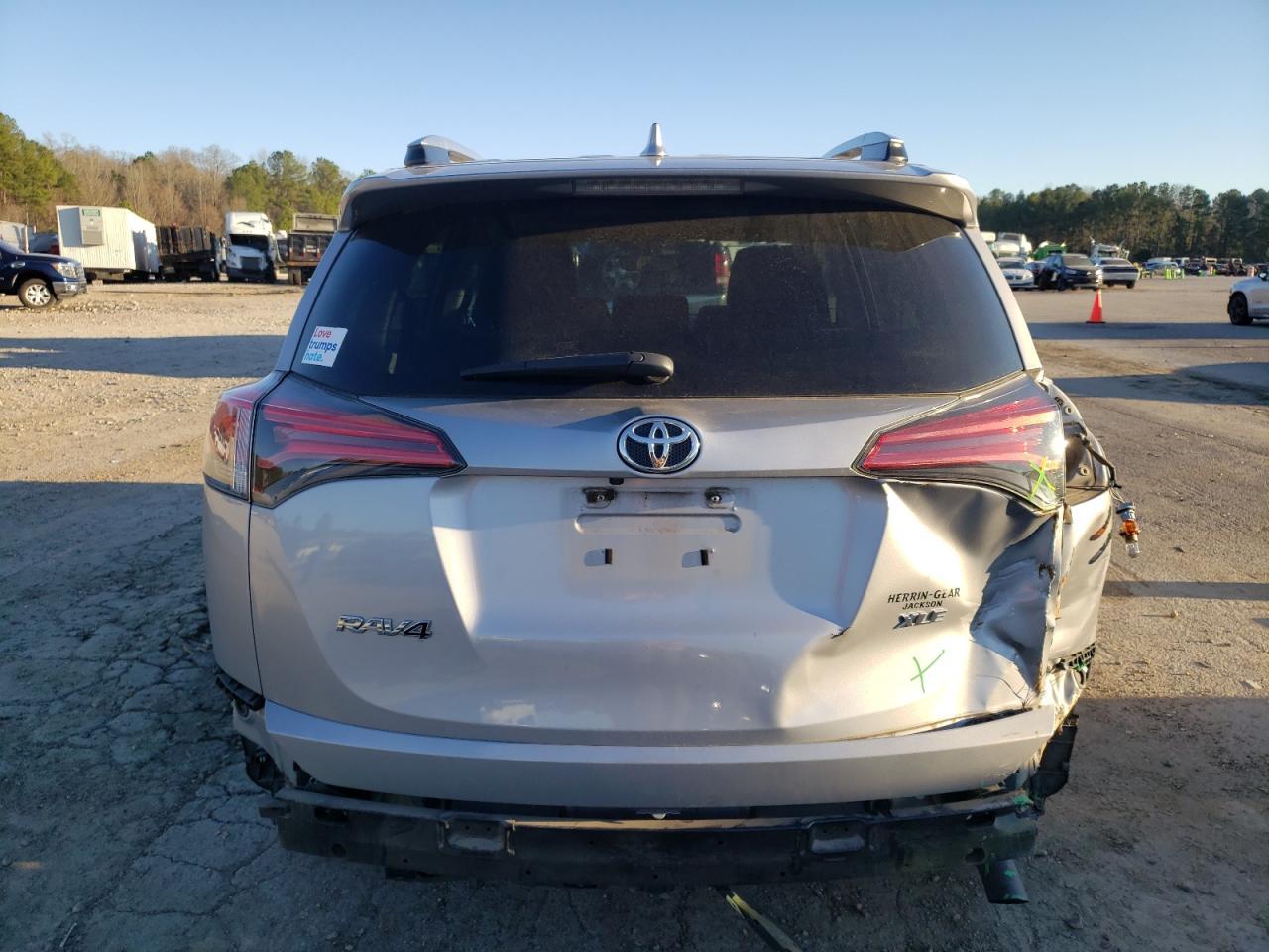 2016 TOYOTA RAV4 XLE - Image 6