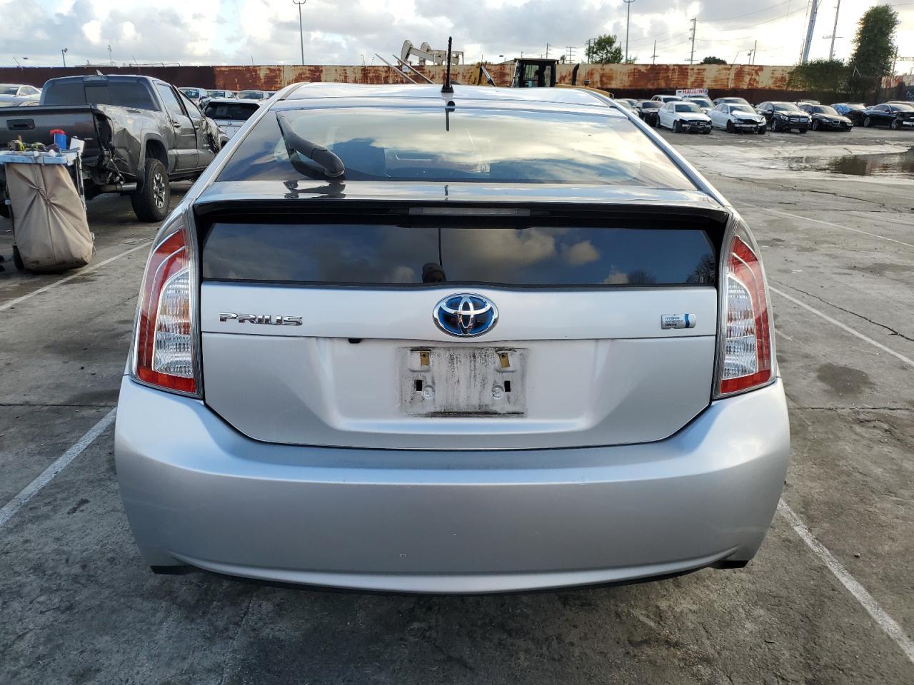 2015 TOYOTA PRIUS - Image 6