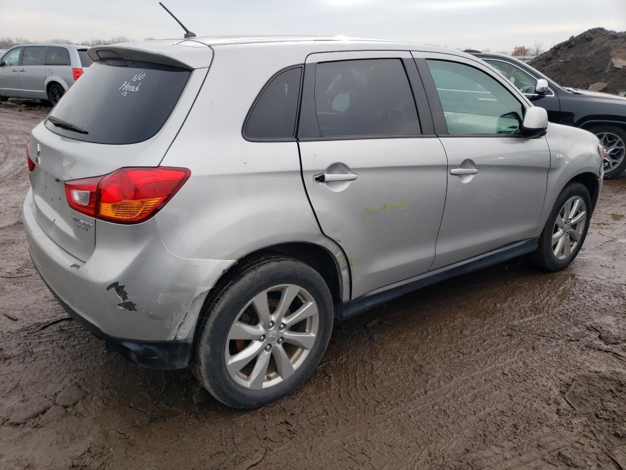 2015 MITSUBISHI OUTLANDER - Image 3