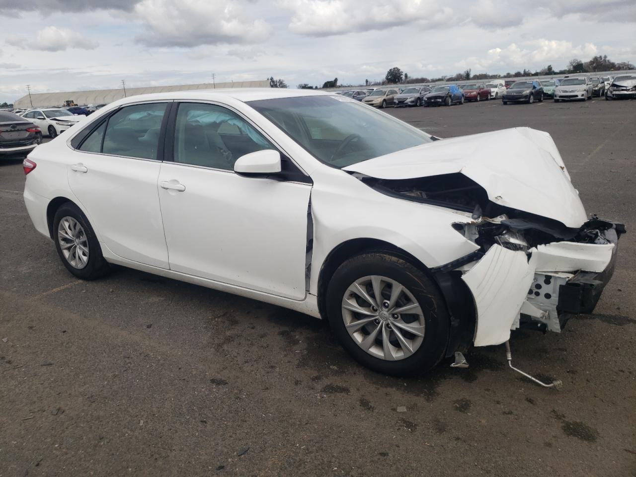 2015 TOYOTA CAMRY LE - Image 4