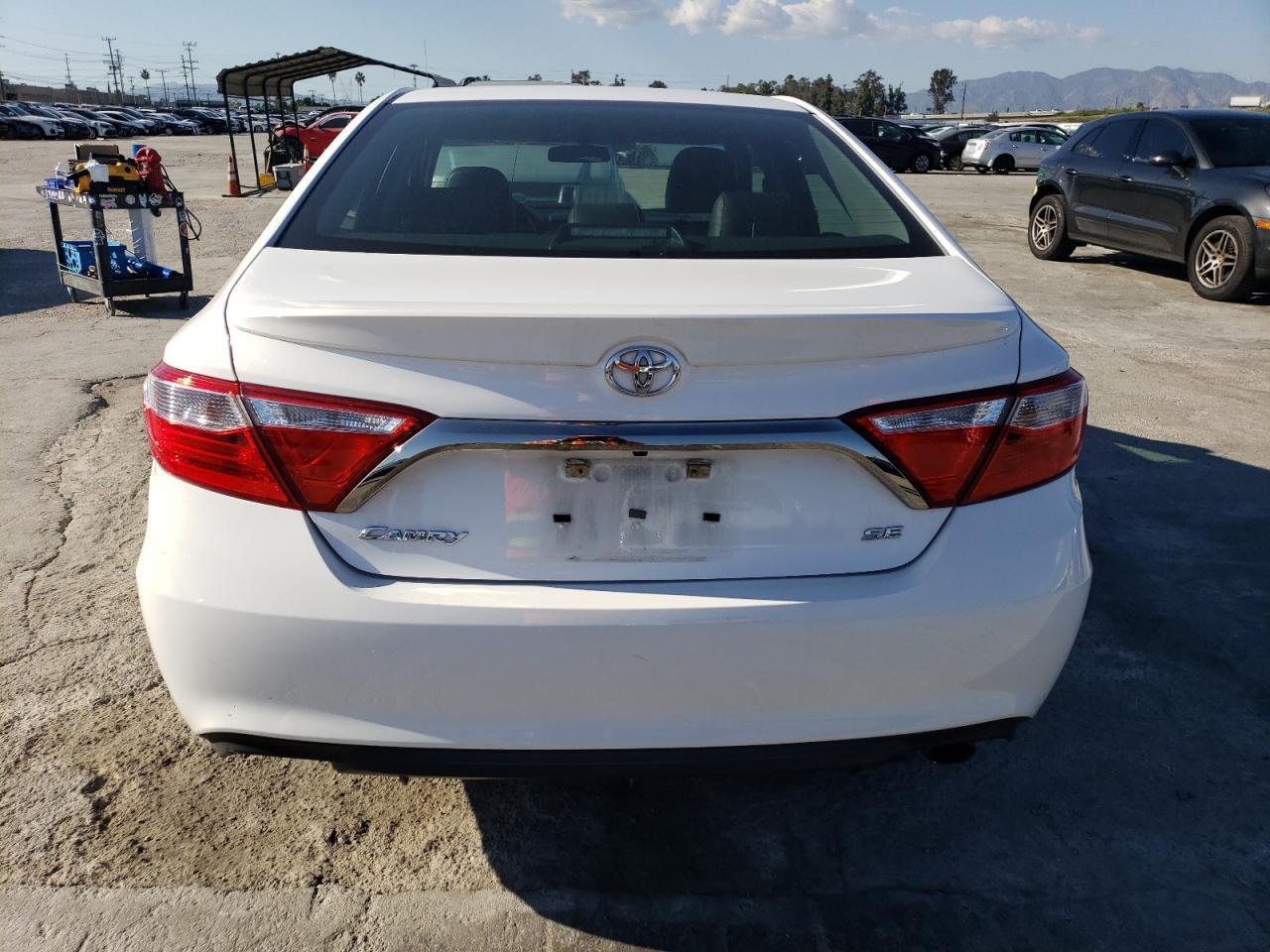 2016 TOYOTA CAMRY LE - Фото 6