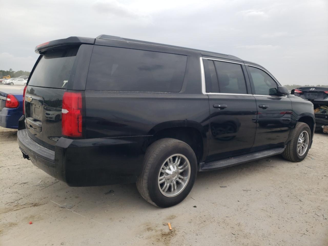 2015 CHEVROLET SUBURBAN C - Фото 3