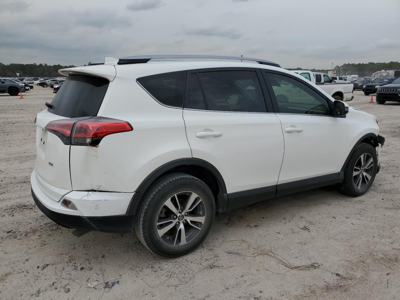 2017 TOYOTA RAV4 XLE - Image 3