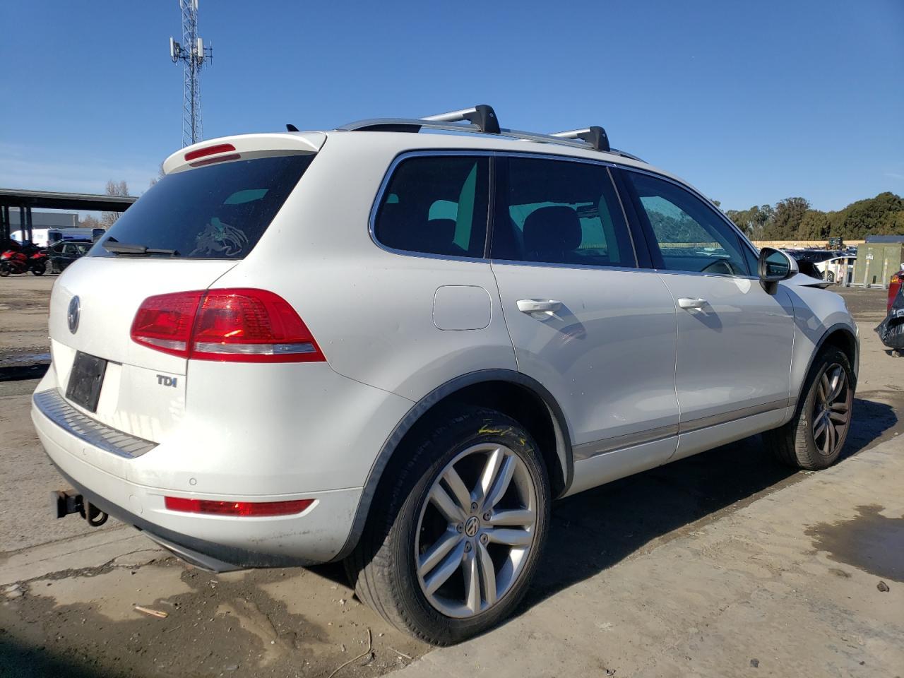 2014 VOLKSWAGEN TOUAREG V6 - Image 3