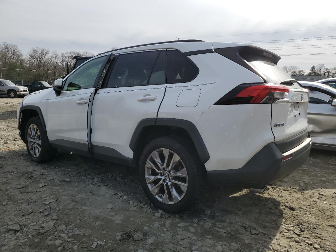 2019 TOYOTA RAV4 XLE P - Фото 2