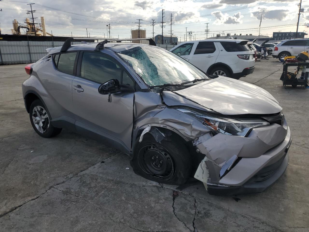 2019 TOYOTA C-HR XLE - Фото 4