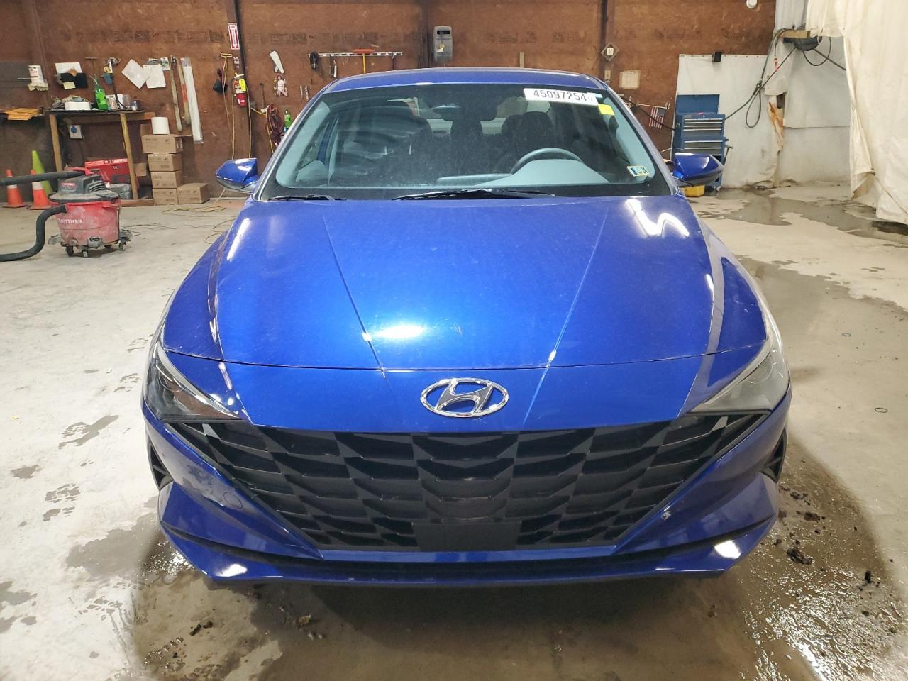 2023 HYUNDAI ELANTRA SE - Image 5