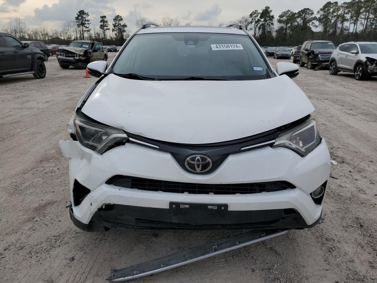 2017 TOYOTA RAV4 XLE - Image 5