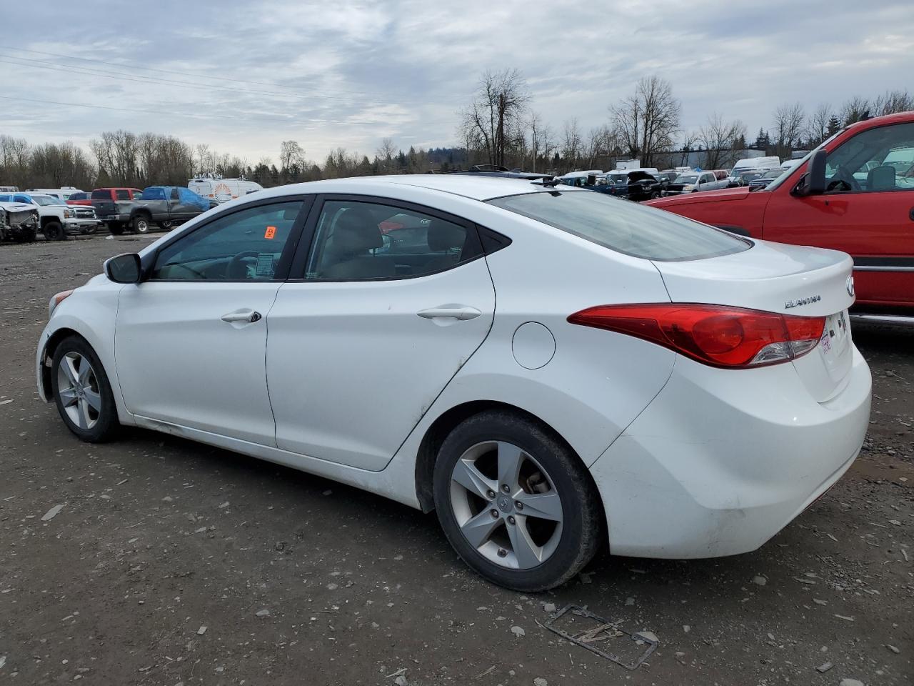 2013 HYUNDAI ELANTRA GL - Image 2