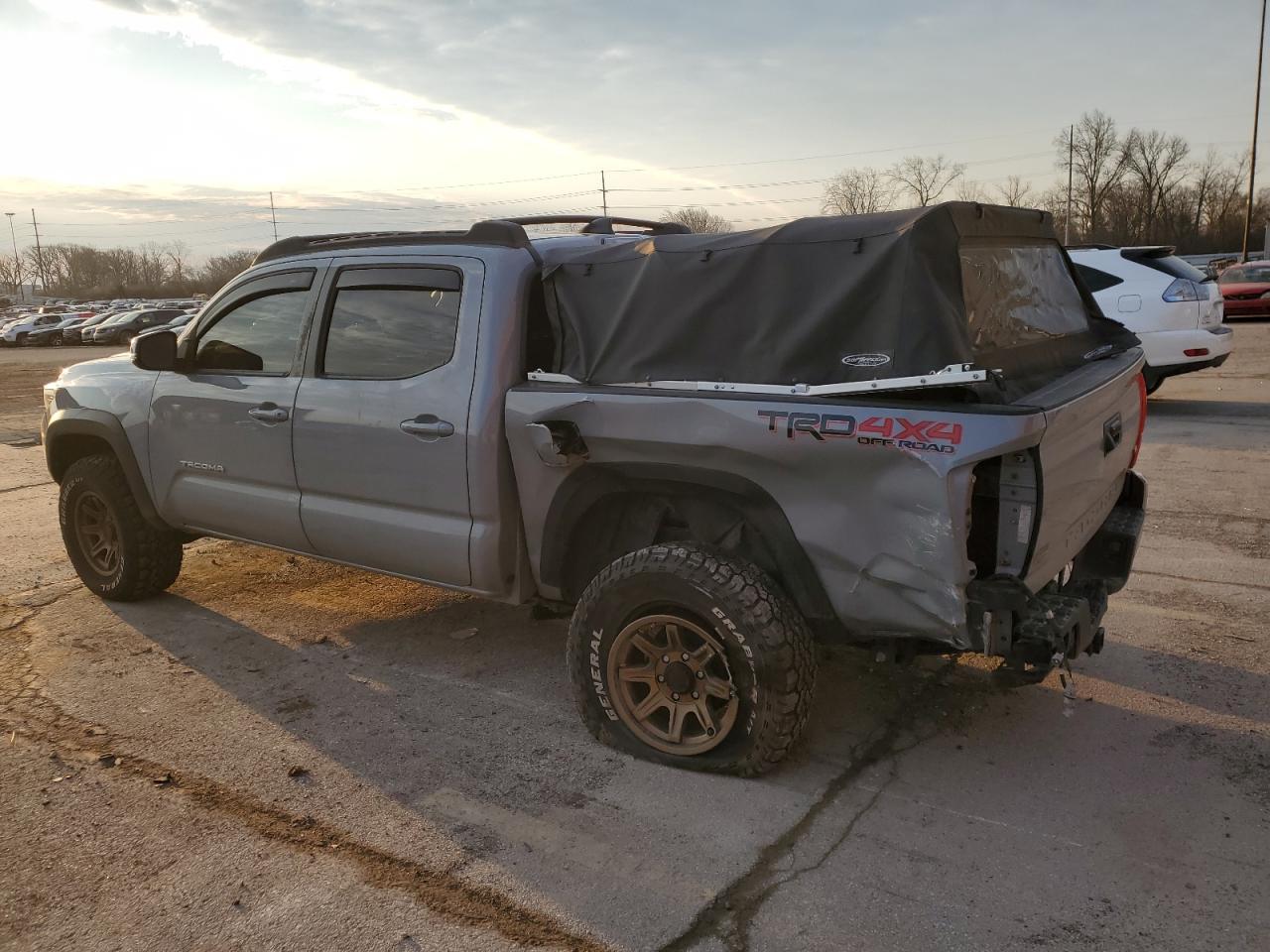2019 TOYOTA TACOMA DOU - Фото 2