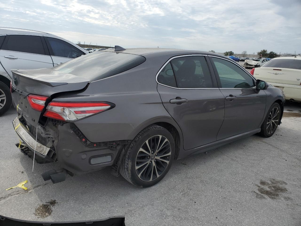 2019 TOYOTA CAMRY L - Фото 3