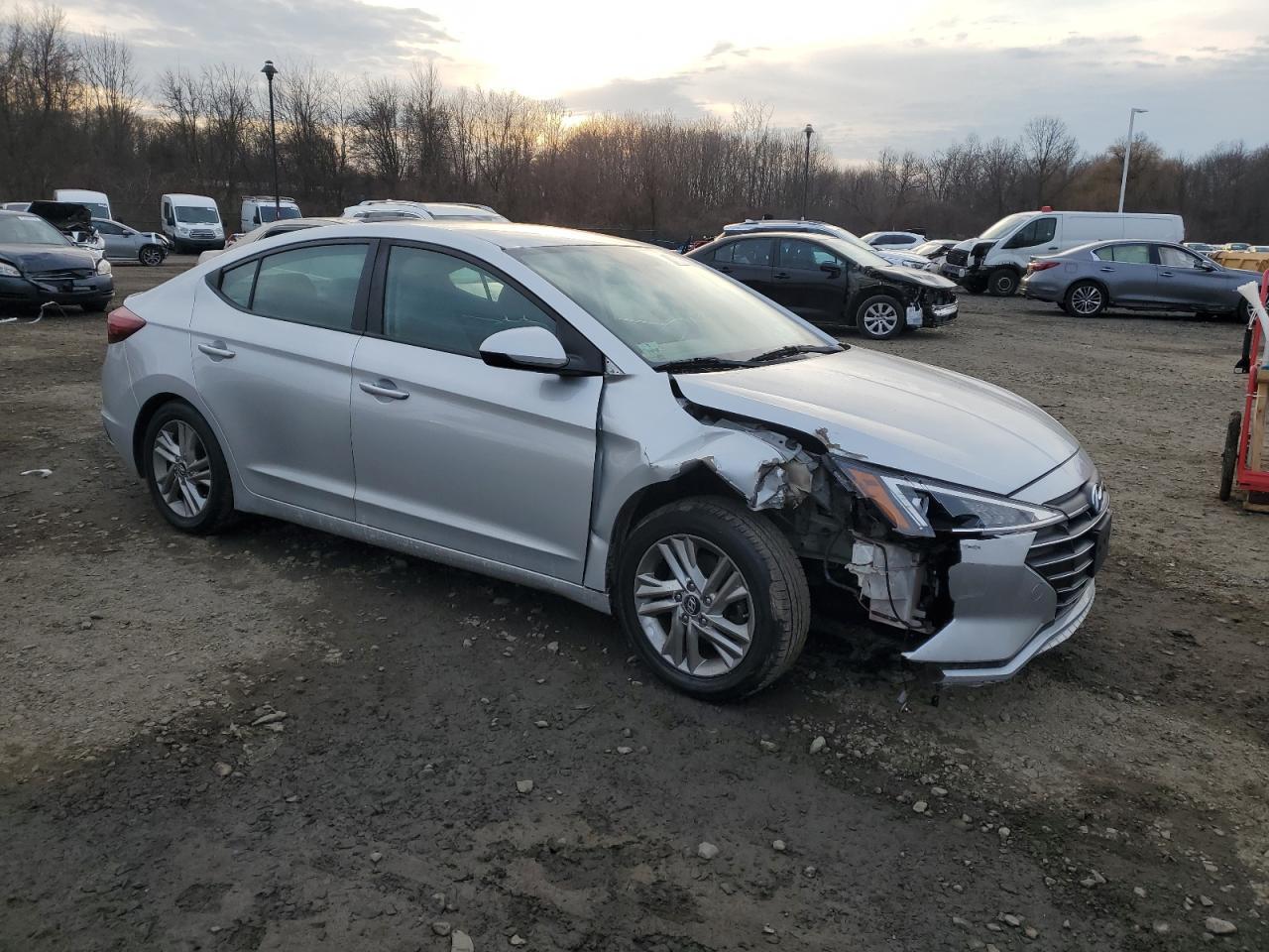2019 HYUNDAI ELANTRA SE - Фото 4