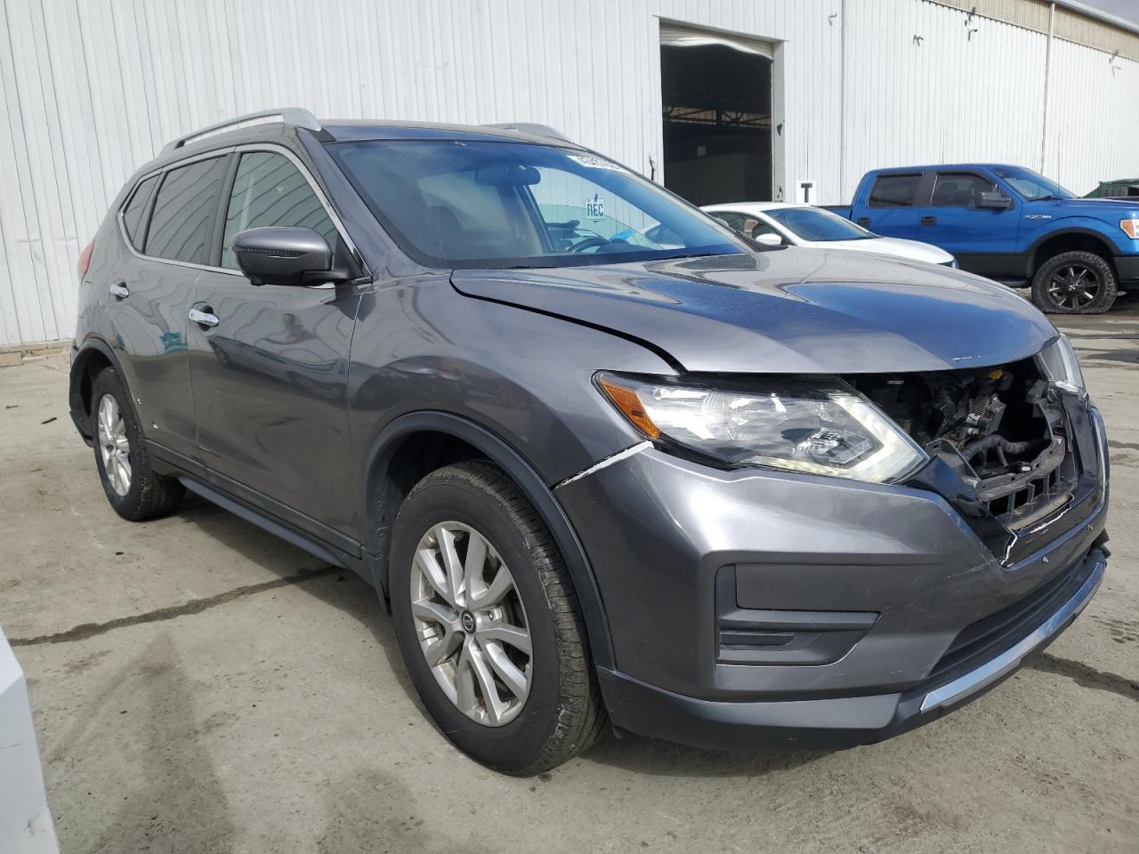 2017 NISSAN ROGUE SV - Image 4