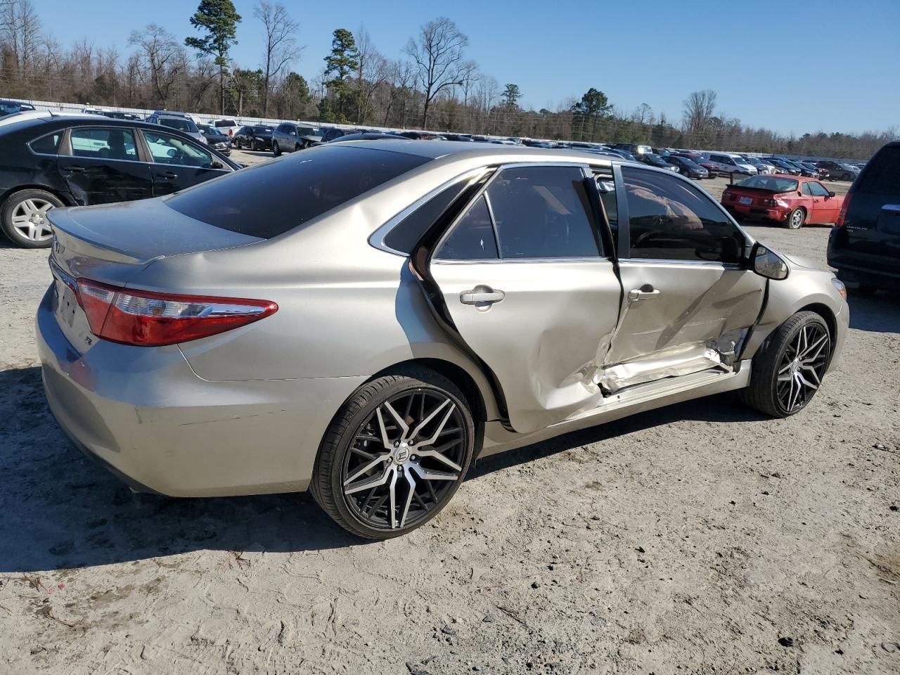 2015 TOYOTA CAMRY LE - Фото 3