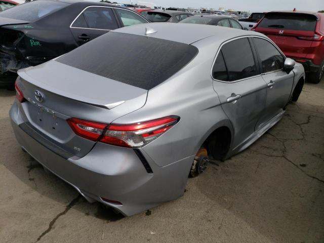 2020 Toyota Camry Se - Фото 3