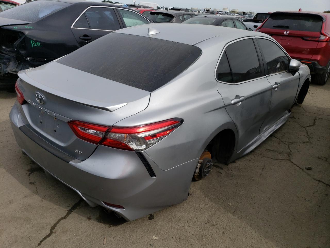 2020 TOYOTA CAMRY SE - Фото 3