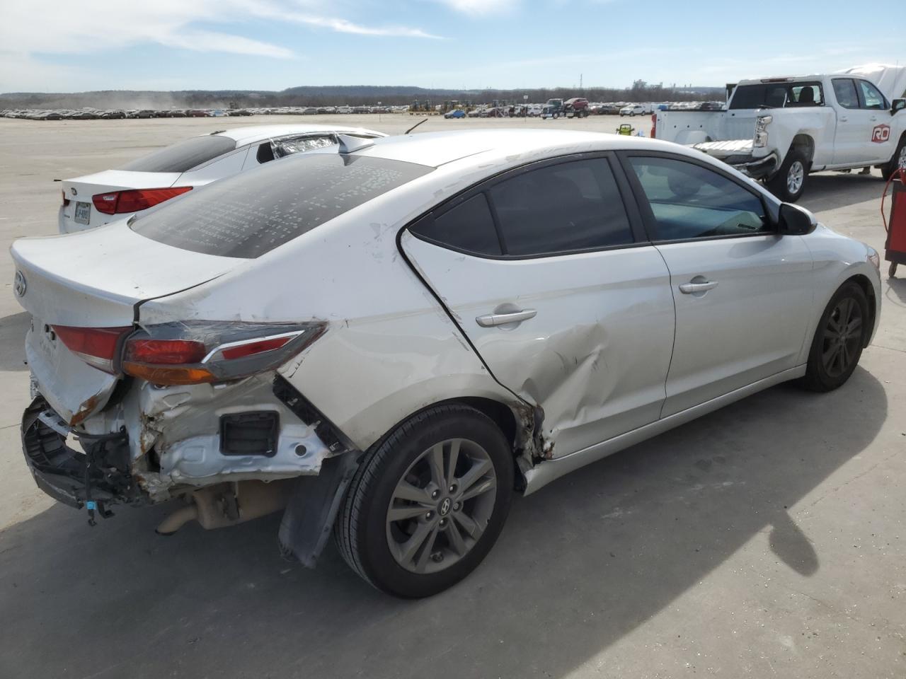 2018 HYUNDAI ELANTRA SE - Фото 3