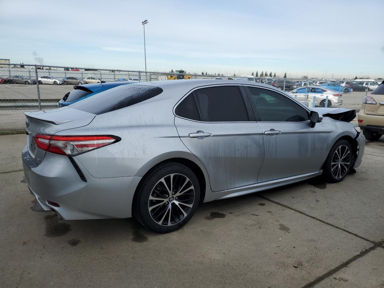 2018 TOYOTA CAMRY L - Фото 3