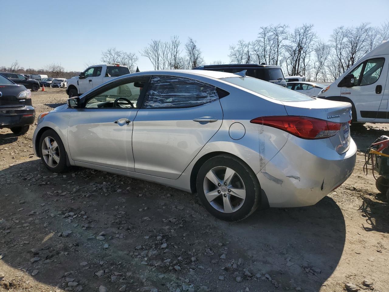 2013 HYUNDAI ELANTRA GL - Image 2