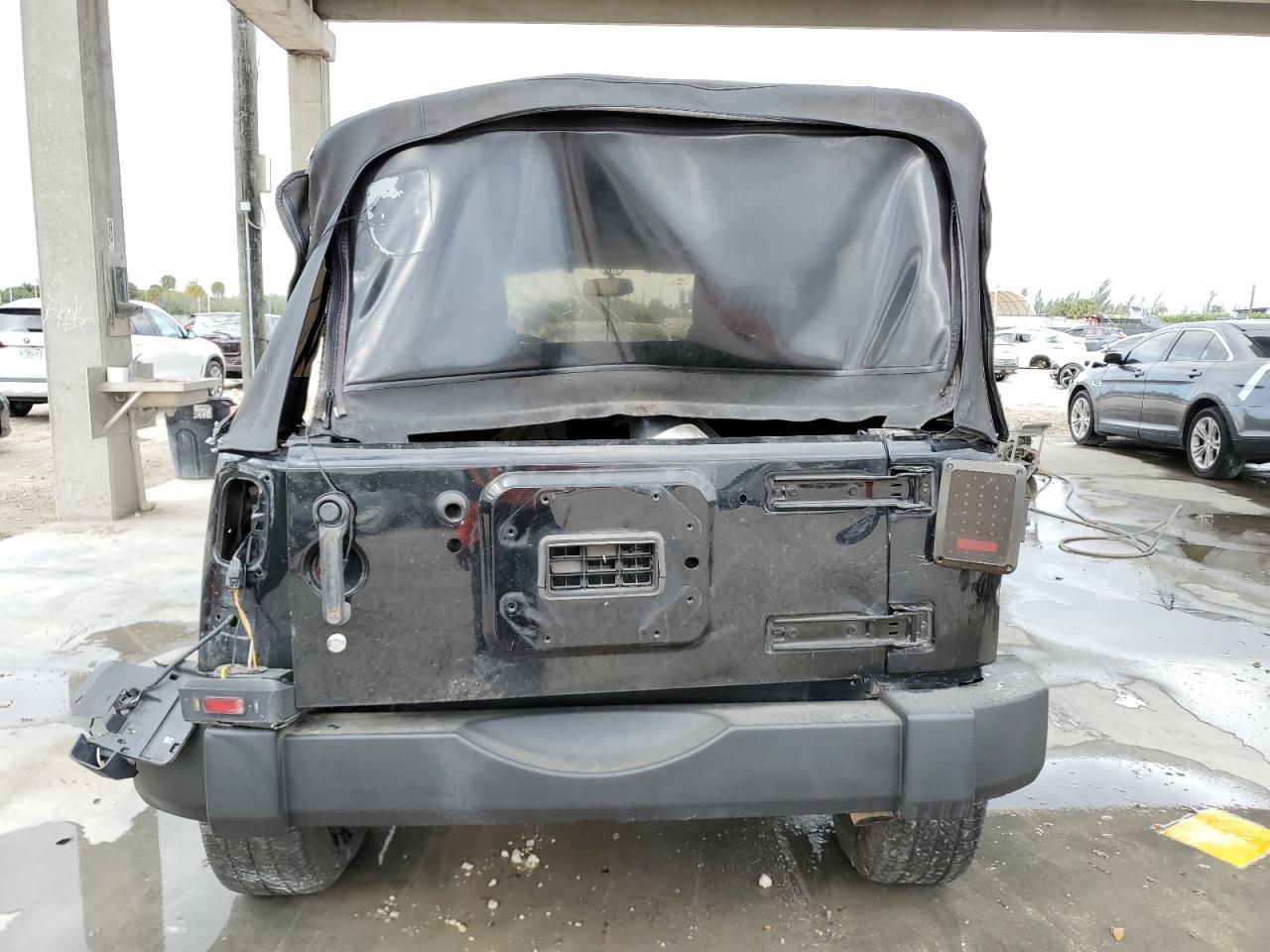 2017 JEEP WRANGLER U - Image 6