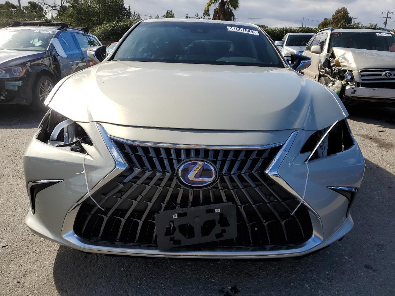 2022 LEXUS ES 300H BA - Image 5