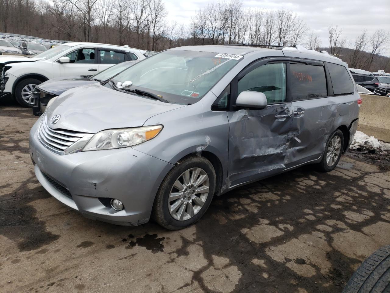 2011 TOYOTA SIENNA XLE