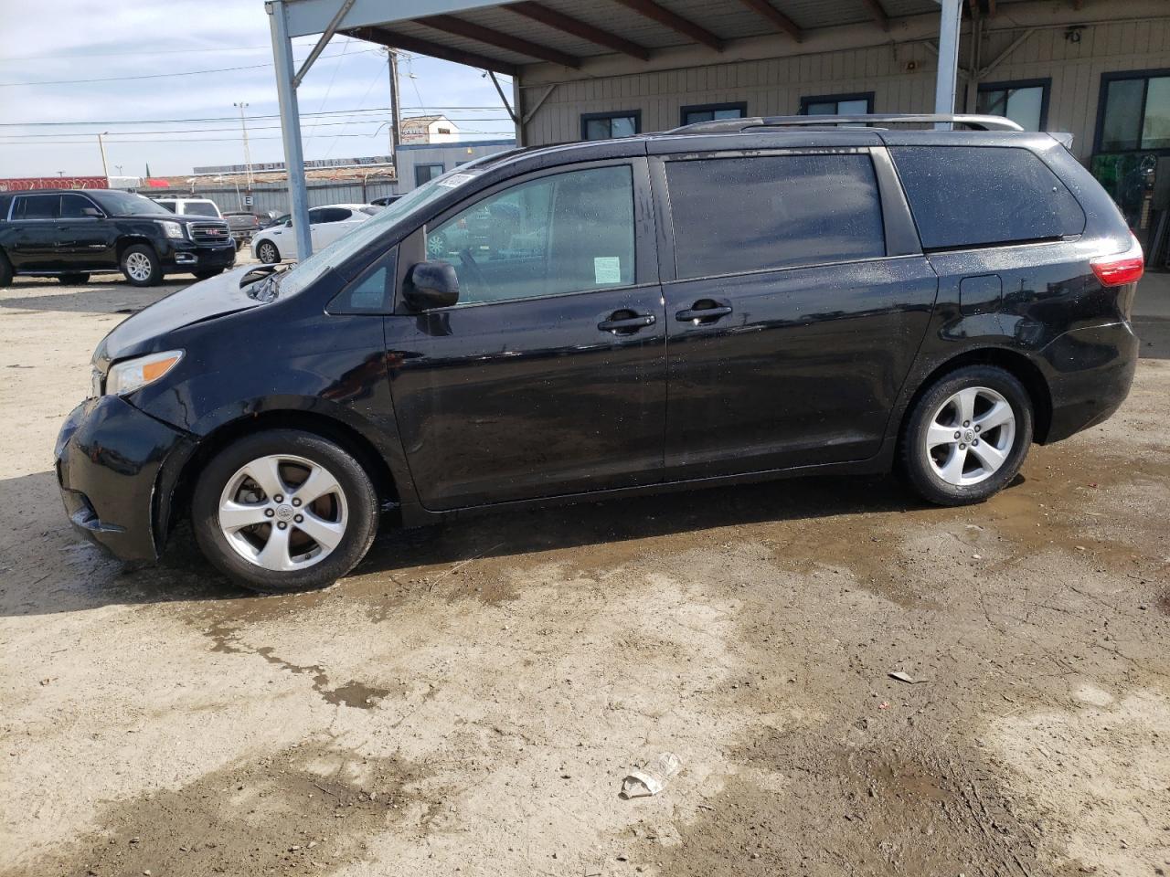 2016 TOYOTA SIENNA LE car image