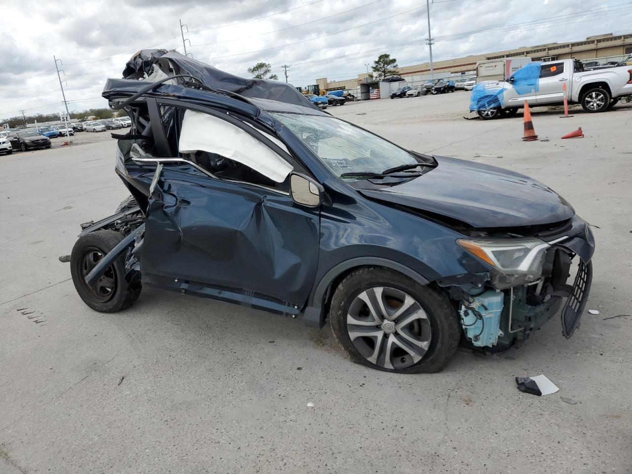 2018 TOYOTA RAV4 LE - Фото 4