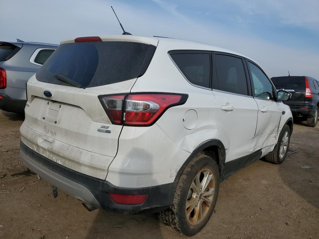 2017 FORD ESCAPE SE - Фото 3