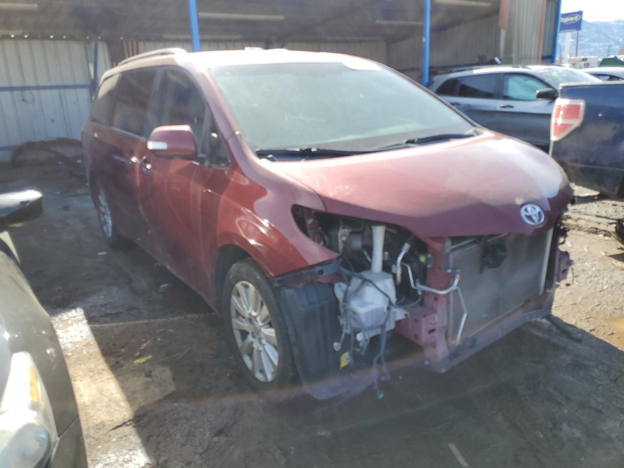 2015 TOYOTA SIENNA XLE - Фото 4