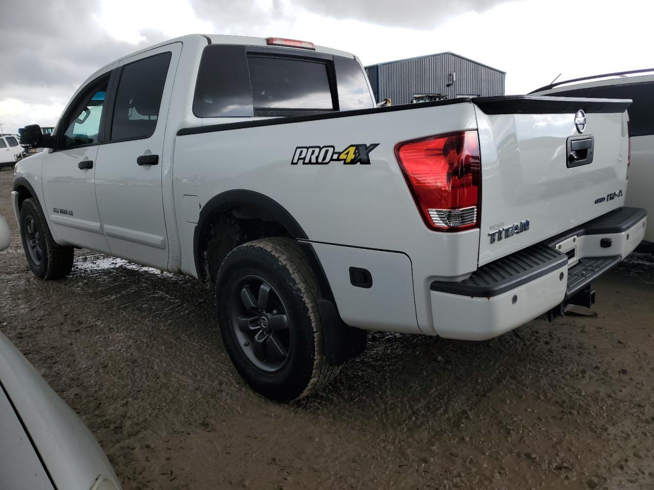 2015 NISSAN TITAN S - Фото 2