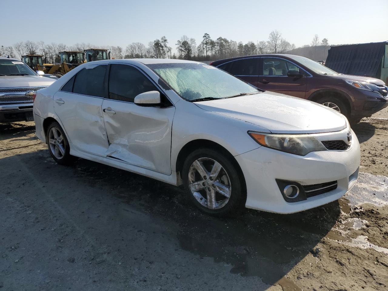 2014 TOYOTA CAMRY L - Image 4