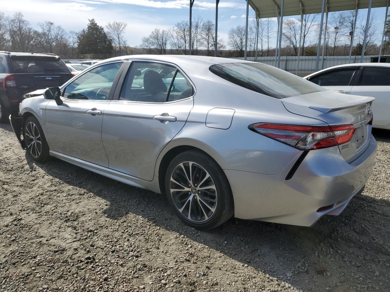 2018 TOYOTA CAMRY L - Фото 2