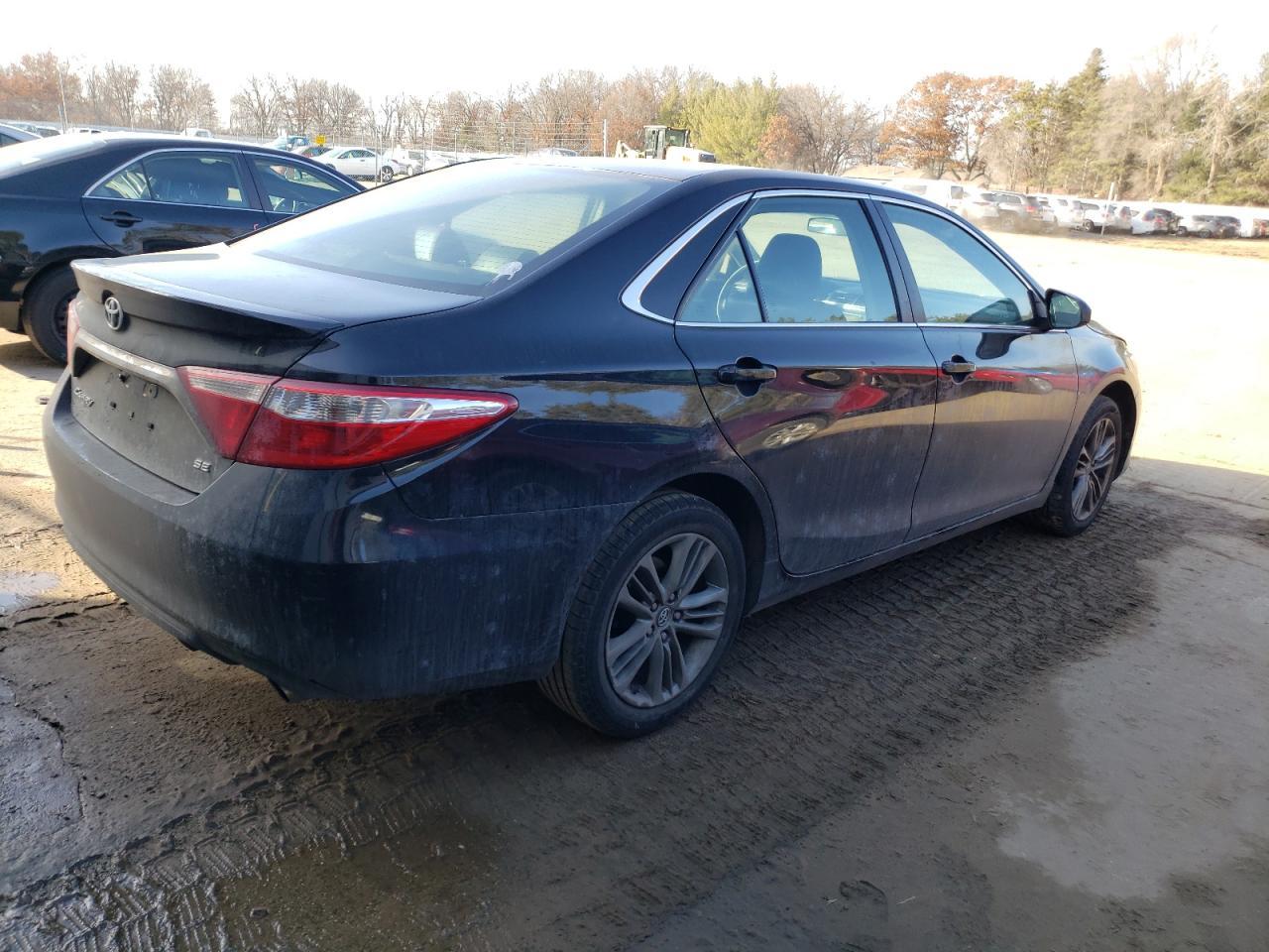 2017 TOYOTA CAMRY LE - Фото 3