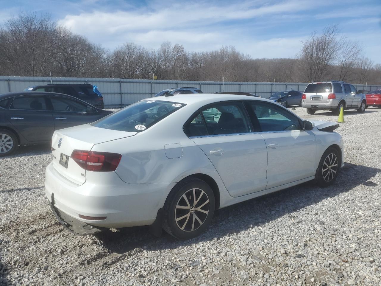 2017 VOLKSWAGEN JETTA SE - Image 3