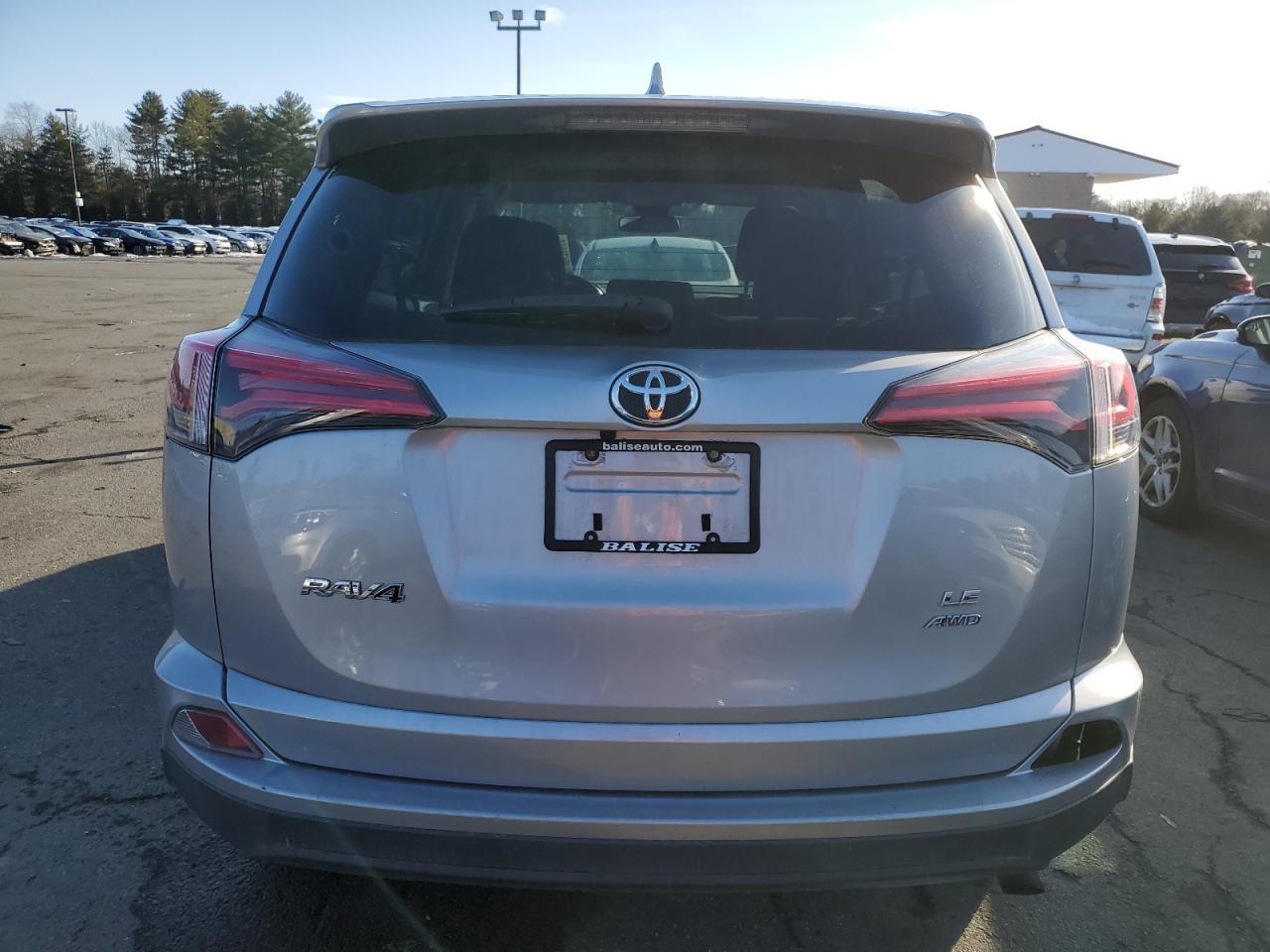 2018 TOYOTA RAV4 LE - Фото 6