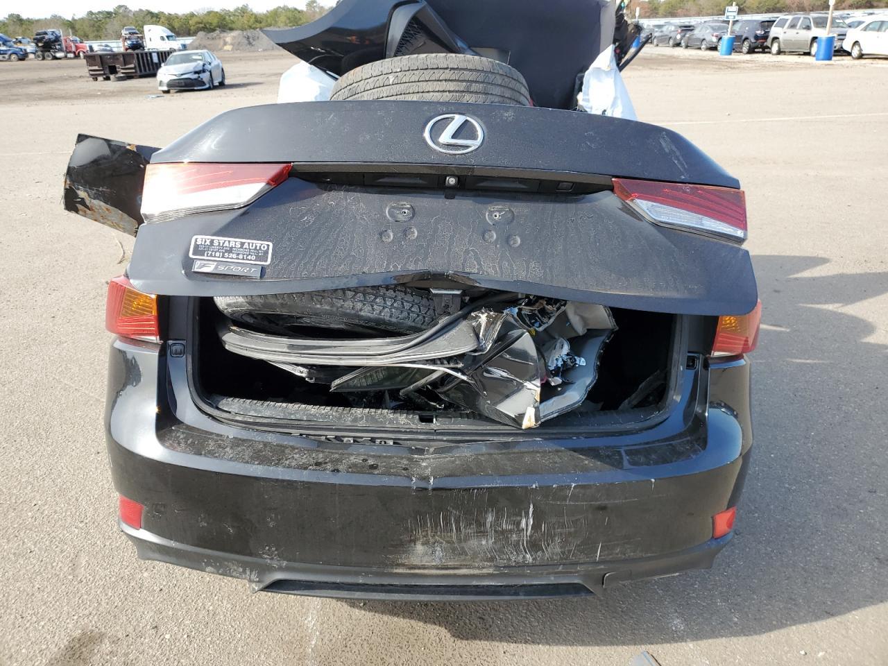 2017 LEXUS IS 200T - Image 6