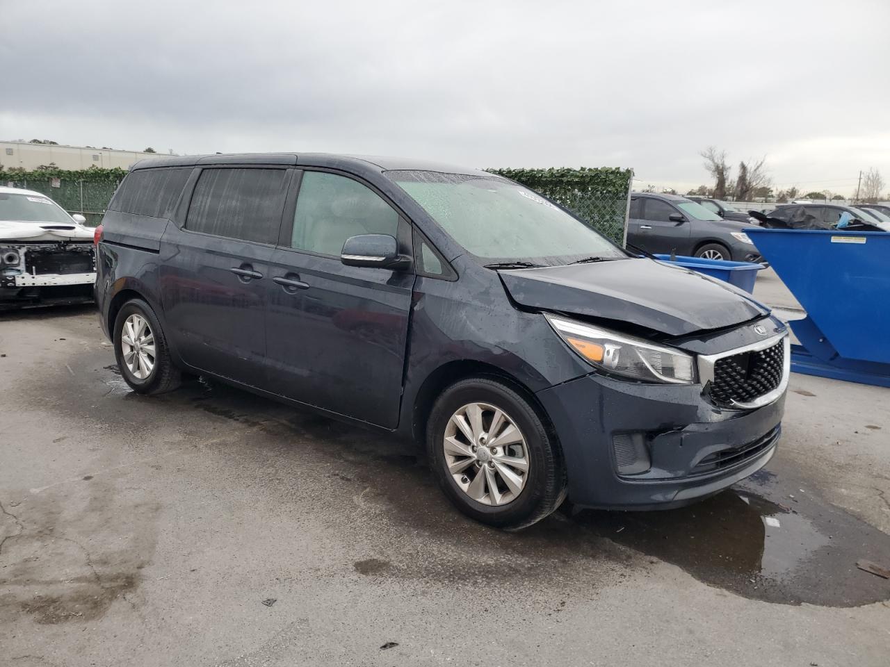 2017 KIA SEDONA LX - Image 4