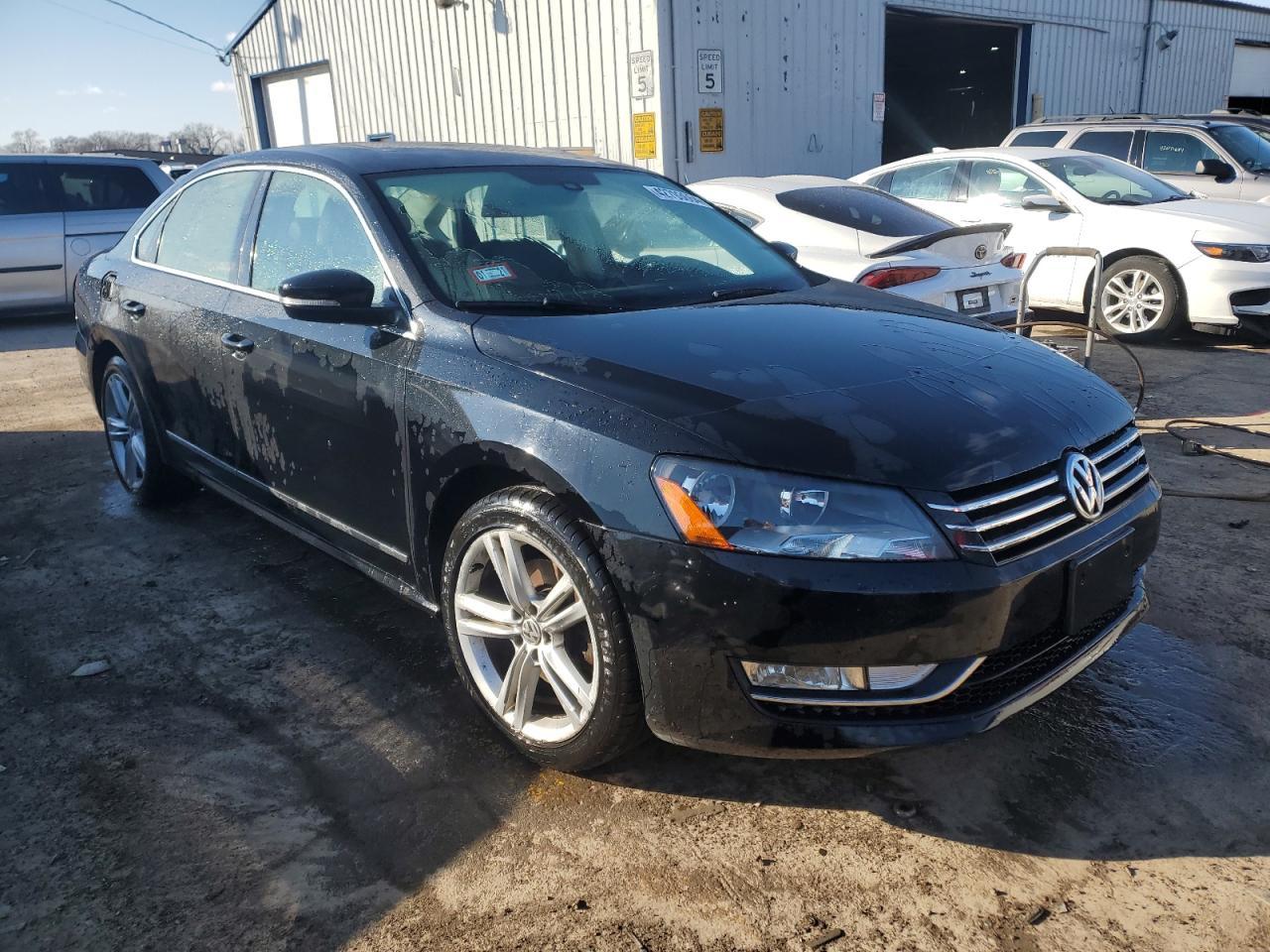 2014 VOLKSWAGEN PASSAT SEL - Image 4