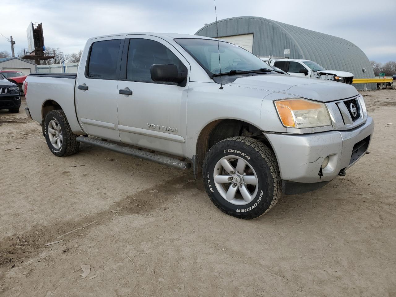 2013 NISSAN TITAN S - Фото 4